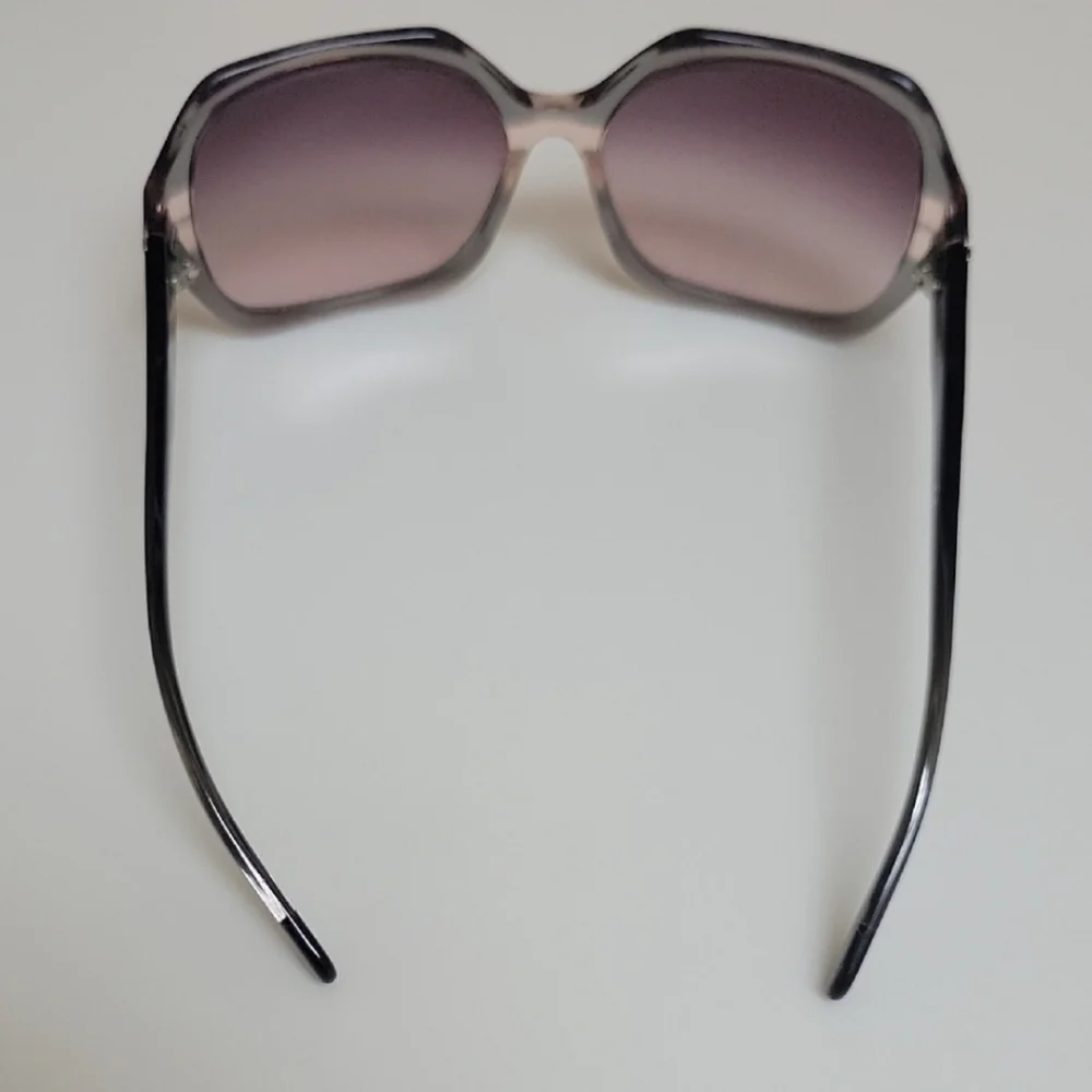 Tory Burch Gray Sunglasses No Callouts - Picture 9 of 12